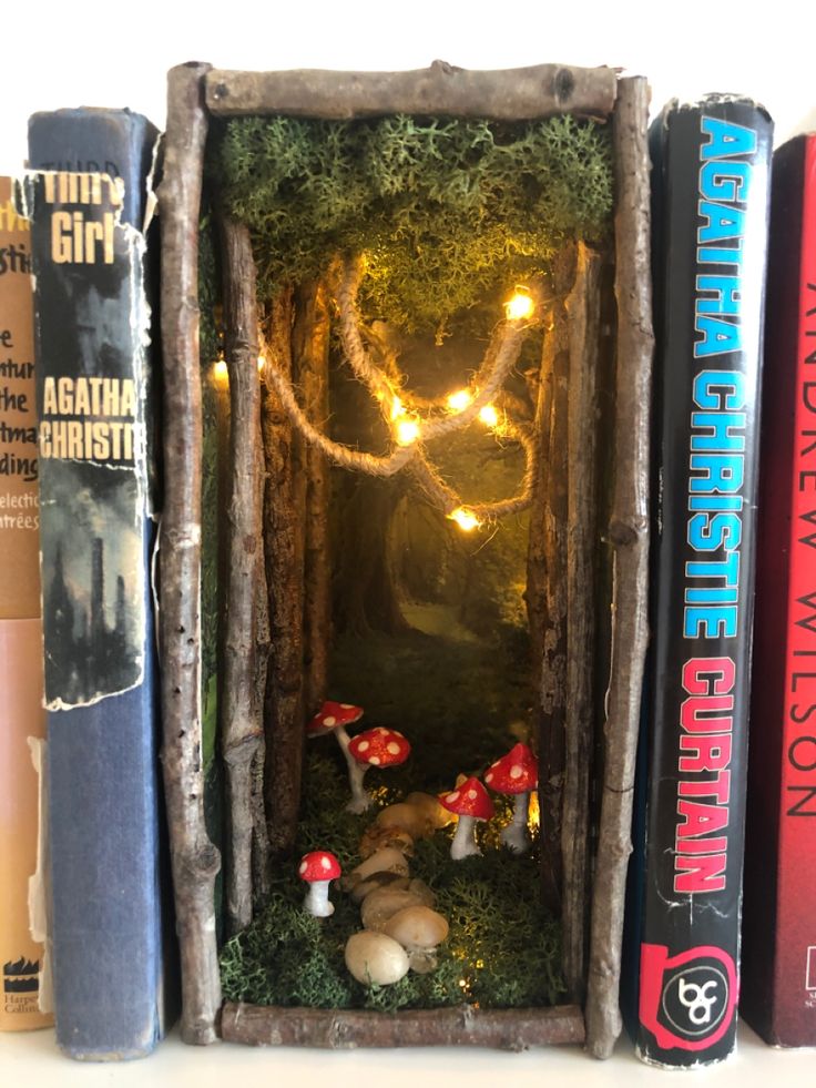 A book nook shelf insert that gives the illusion of a miniature fairy forest with mushrooms and a pebbled path between your books. Anting Manik, Hantverk Diy, Bookshelf Art, Fantasy Book, Diy Crafts To Do, Book Nook, Book Case, Fun Diy Crafts, Fairy House