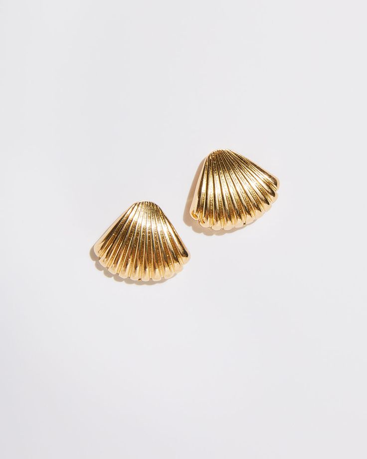 NON-ELIGIBLE FOR RETURN. FINAL SALE Length: 1” Gold Tone Push Backing Nickel & Lead Compliant Affordable Shell Earrings For Vacation, Base Metal, Final Sale, Gold Tones, Shells, Gold