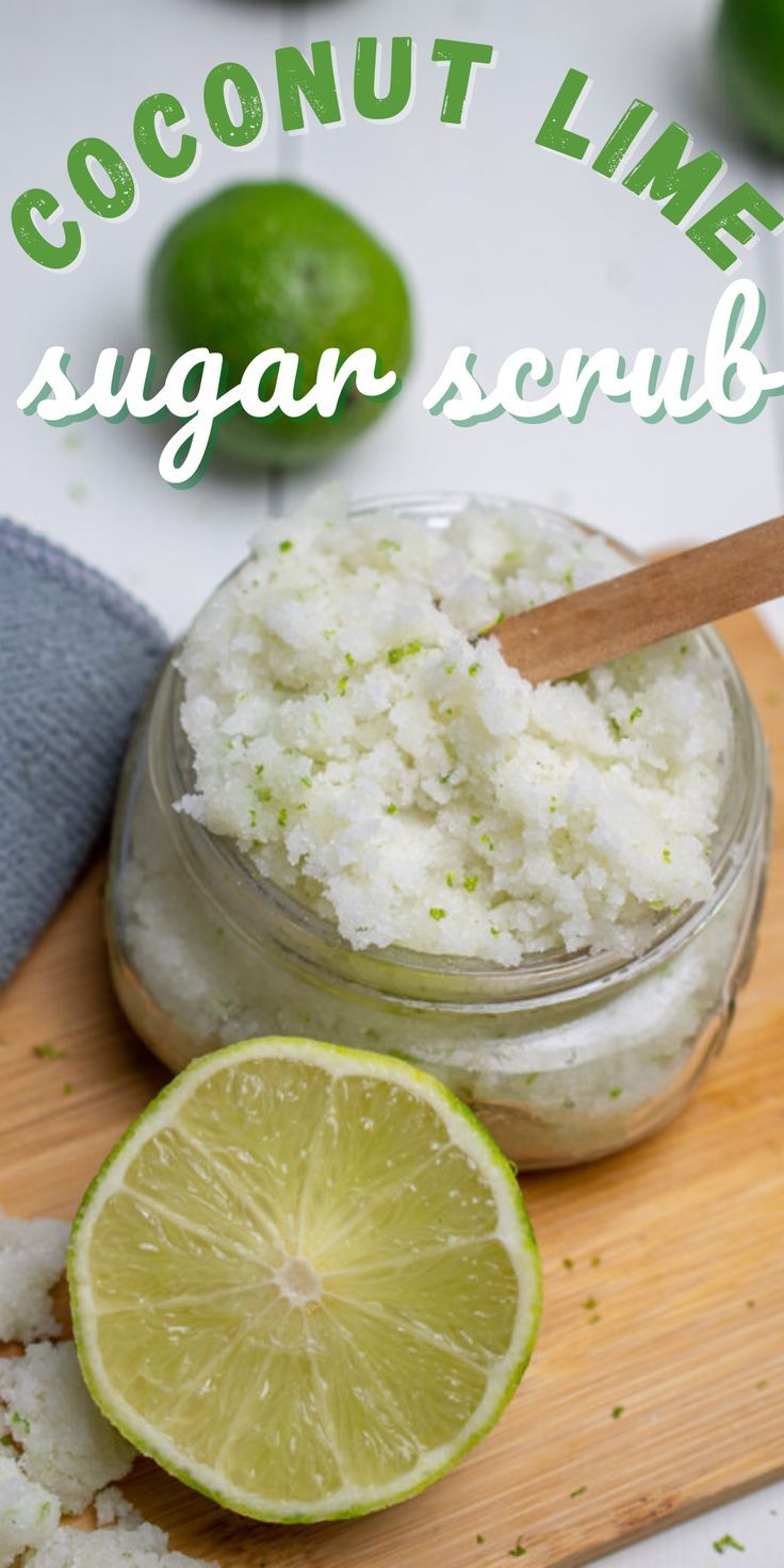 mason jar with coconut lime scrub Easy Diy Body Scrub, Sugar Scrub Diy Peppermint, Body Scrub Homemade Recipes, Mint Sugar Scrub, Diy Body Scrub Recipes, Diy Sugar Scrub Recipe, Peppermint Sugar Scrubs, Hadiah Diy, Săpunuri Handmade