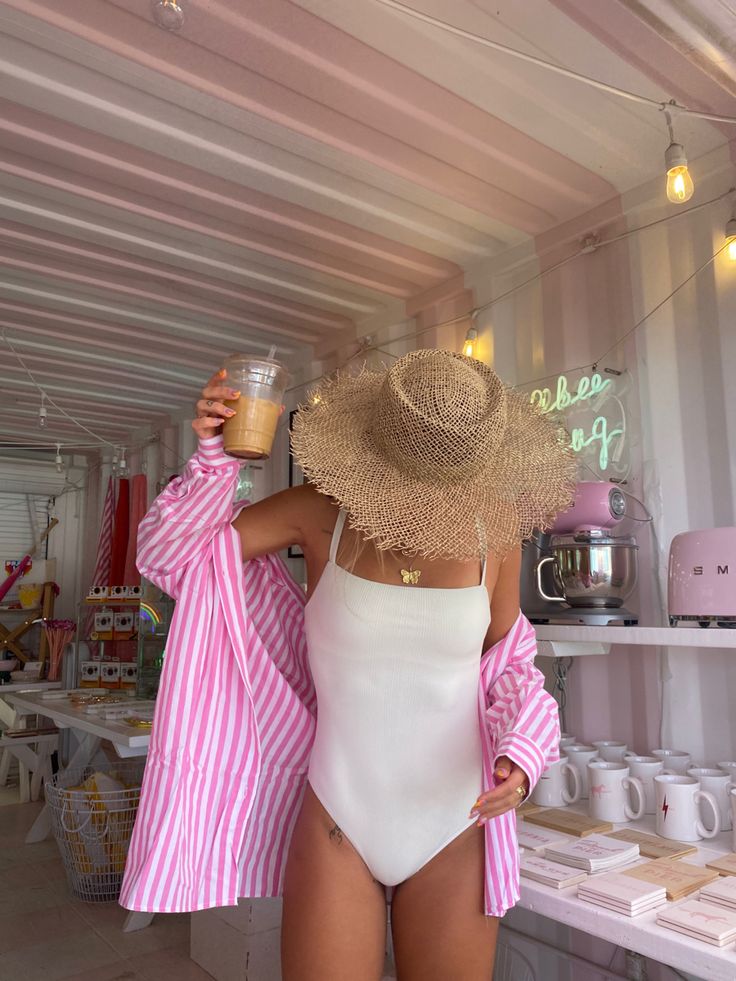 Pink Beach Outfit, Boracay Outfit, Cancun Outfits, Pink Paradise, Look Rose, Boat Fashion, Honeymoon Outfits, Beach Fits, Vacay Outfits