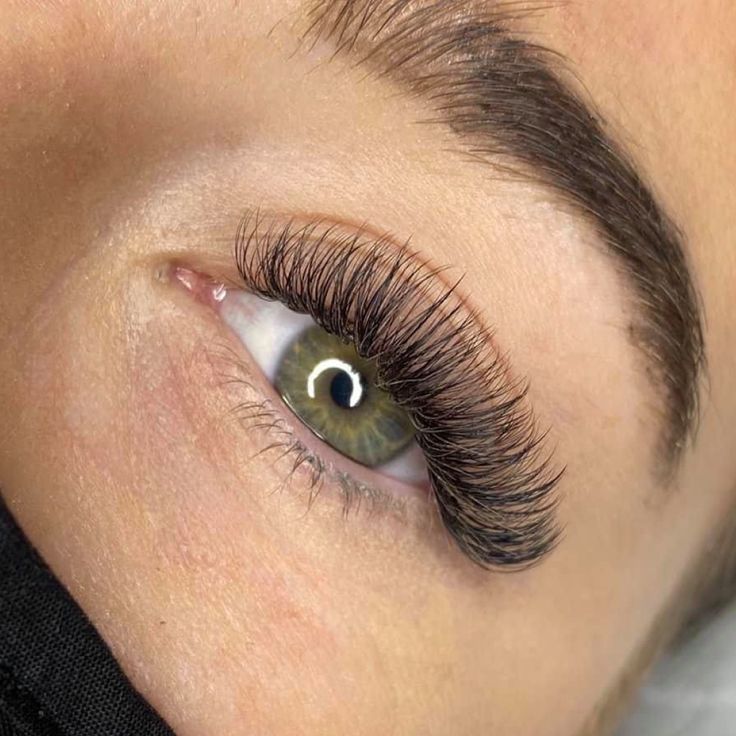 Julia Gomes, Eyelash Extensions Classic, Big Eyelashes, Make Up Diy, Natural Fake Eyelashes, Fall Makeup Trend, Best Lash Extensions, Lash Extentions, Lashes Fake Eyelashes