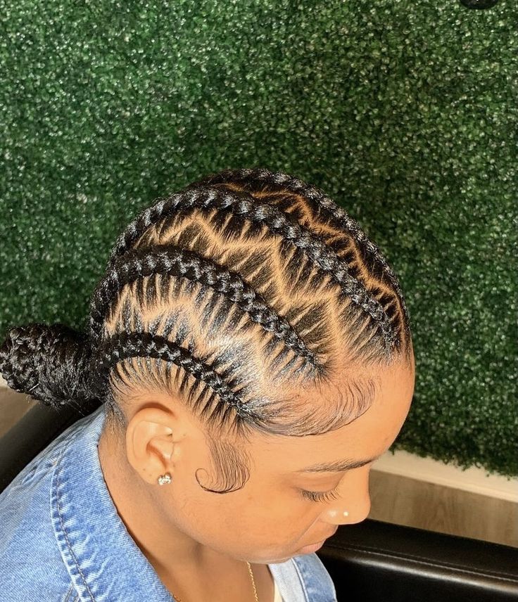 Feedins 6 Stitch Braids Zig Zag Parts, Cornrows With Zigzag Parts, Zig Zag Part Cornrows Braids, Feedins Braids With Bun, Zig Zag Cornrows Braids, Zig Zag Part, Thick Braids, Feed In Braids, Feed In Braids Hairstyles