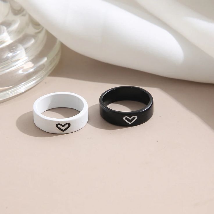 New Fashion Black And White Love Couple Ring | BestDealBuys Matching Jewelry For Couples, Best Friend And Lover, Ring For Boyfriend, Black Love Heart, Matching Couple Rings, Black And White Heart, Couples Ring Set, Black Wedding Rings, White Love