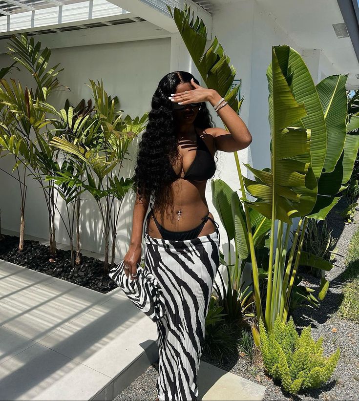 Baddie Miami Vacation Outfits, Baddie On Vacation, Miami Trip Black Women, Baddie Beach Outfits, Mexico Black Girls Trip, Bestie Vacation Pics Baddie, Cancun Outfits, Jamaica Outfits, Pool Party Outfits