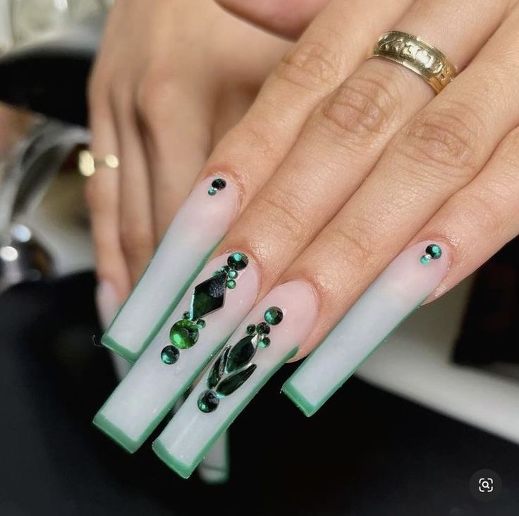 Emerald Green Quince Nails, Emerald Green Nails With Rhinestones, Emerald Green Nails Acrylic Coffin, Emerald Green Acrylic Nails, Nails Art Easy, Nails Art Simple, Solid Nails, Nail Art 2022, Nail Art 2023