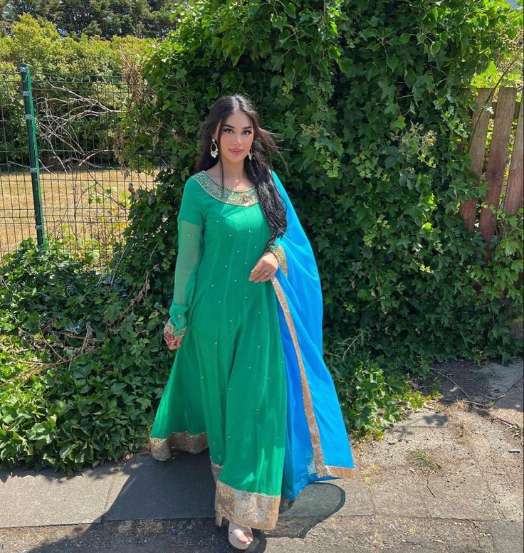 pakistani outfit Sea Green Pakistani Suit, Pakistani Cottagecore, Mint Pakistani Outfit, Hania Amir In Pakistani Dress, Pakistani Girls Dps, Desi Fashion Casual, Cute Selfies Poses, Abstract Art Wallpaper, Cute Love Songs