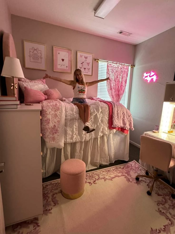 Dorm Pink Aesthetic, Pink And White College Dorm, Pink Coquette Dorm Room, Simple Pink Dorm Room Ideas, Pink And Purple Dorm Room, Loveshackfancy Dorm Room, Pink And Gold Dorm Room Ideas, University Of Arkansas Dorm Room, College Dorm Decor Aesthetic