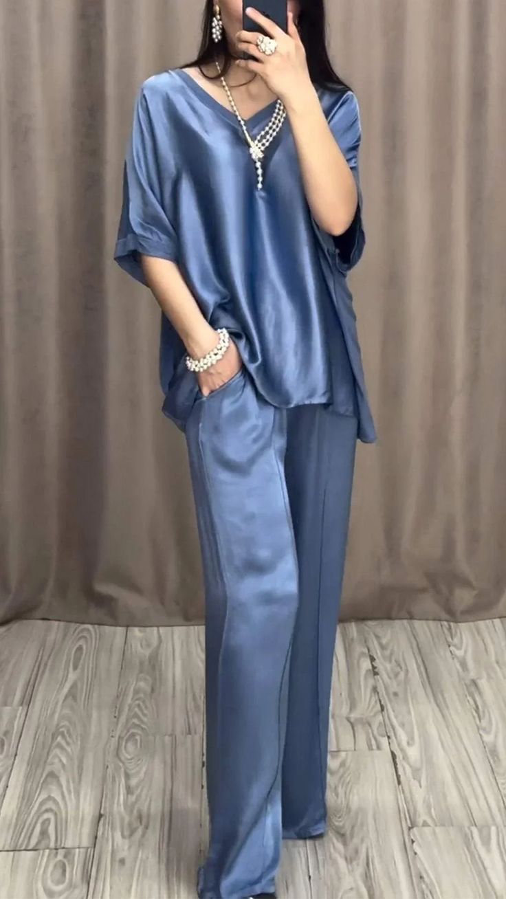 V-neck Short-sleeved Satin Two-piece Suit Casual Satin Sets, Chic Blue Short Sleeve Sets, Summer Silk Sets With Short Sleeves, V-neck Workwear Sets For Summer, Summer Satin V-neck Sets, Blue Silk Sets For Summer, Elegant Silk Short Sleeve Sets, Chic Satin Summer Sets, Chic Summer Satin Sets