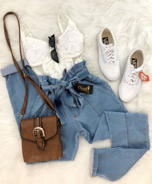 Fresh spring outfit ideas – Just Trendy Girls Outfit Chic, Cooler Look, Wearing Clothes, Teen Fashion Outfits, College Outfits, Outfits Casuales, Teen Fashion, Spring Outfit, Chic Outfits