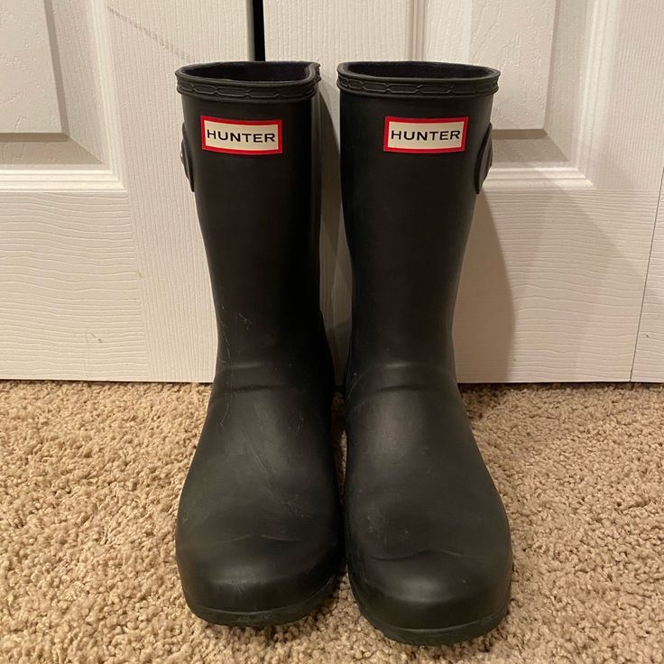 Great Condition, Basically New! Hunter Short, Hunter Shoes, Women Hunters, Hunter Boots, Winter Rain, Rubber Rain Boots, Rain Boots, Women Shoes, Boots