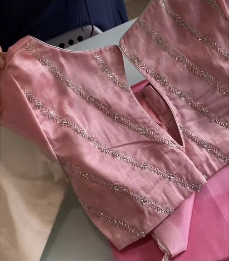 Lines Maggam Work Blouse, Arya Work Blouse Designs, Arya Work, Blouses Pattern, Wedding Blouses, Plain Blouse Designs, 50 Blouse Designs, Neck Lines, Blouse Designs High Neck