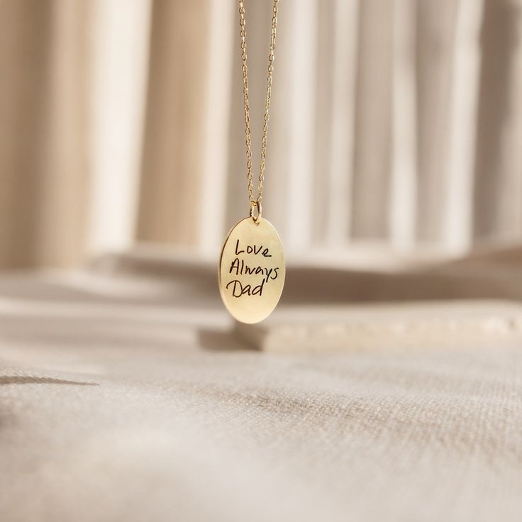 💝Gift-Worthy: Perfect for any occasion 💝 Our Oval Fingerprint Necklace is a touching way to honor the memory of those you love. The beautiful oval design will pair beautifully with anything as an everyday jewelry essential, and the personalized etching option gives you room for further customization! Material: High-Quality Solid 925 Sterling Silver Finish: Sterling Silver ∙ 18K Gold ∙ Rose Gold Dimensions: 1.0 inch SKU: MM-NM48A Minimalist Oval Pendant Necklaces For Mother's Day, Personalized Oval Gold Necklaces, Minimalist Oval Pendant Necklace For Mother's Day, Personalized Gold Oval Necklace, Personalized Oval Gold Necklace, Engraved Oval Pendant Jewelry For Everyday, Minimalist Engraved Jewelry With Oval Link, Minimalist Engraved Oval Link Jewelry, Personalized Yellow Gold Oval Pendant Necklace