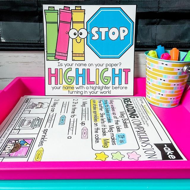 a pink tray with a sign and pencils on it that says stop highlight