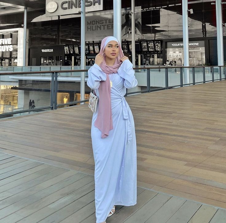 Aesthetic Hijab Outfit Ideas, Hijabi Outfits Modest, Modest Stylish Outfits, Hijab Fashion Outfits, Hijabi Muslimah, Hijab Fashion Summer, Abaya Hijab, Modest Summer Dresses, Girls Dress Outfits