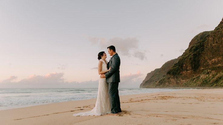 Aly Dove | Hawaii Based Elopement Photographer