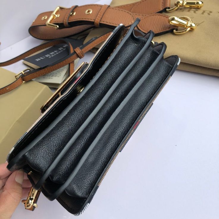 Charm Fashion - BBR Bags - 1304 A+ Excellent Quality copies; Contact us if you've any questions in your mind. Evening Clutch Bag, Luxe Fashion, Burberry Bag, Luxury Women, Brunei, Myanmar, Bottega Veneta, Evening Bags, Mini Bag