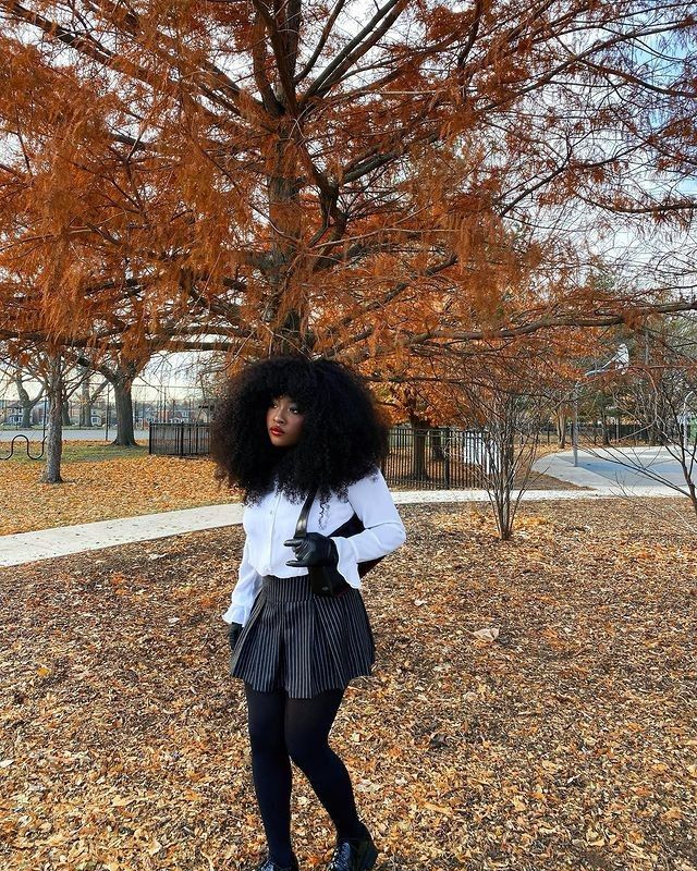 Fall Picture Ideas For Instagram, Nerdy Black Woman, Beneatha Younger, Black Women Autumn, Big Afros, Afro Inspiration, African American Women Hairstyles, Fall Outfits Black Women, Hair Shape