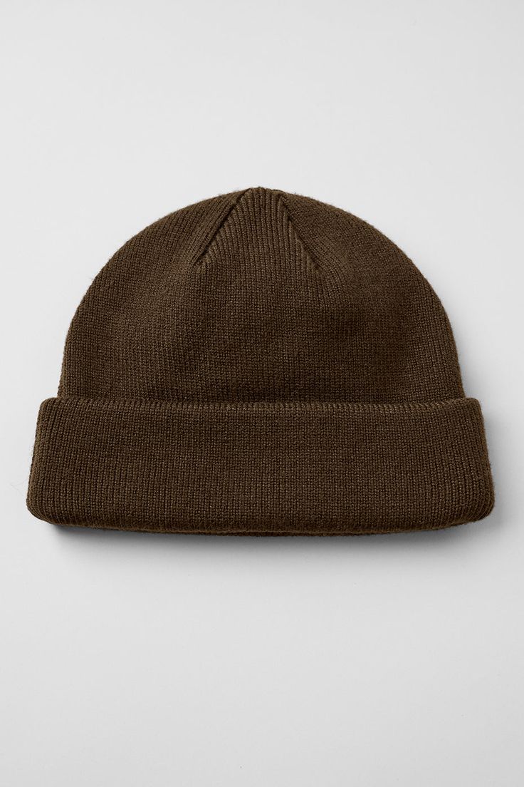 Sometimes a good beanie is your best hair day. Especially if you have this one in your collection—the ribbed fabric is warm and cozy, and the Alo logo is unmistakably cool. Wear it to finish off all your favorite street and lounge looks. Lounge Looks, Good Hair Day, Back Women, Best Hair, Alo Yoga, Knit Set, Ribbed Fabric, Hair Day, Wear It