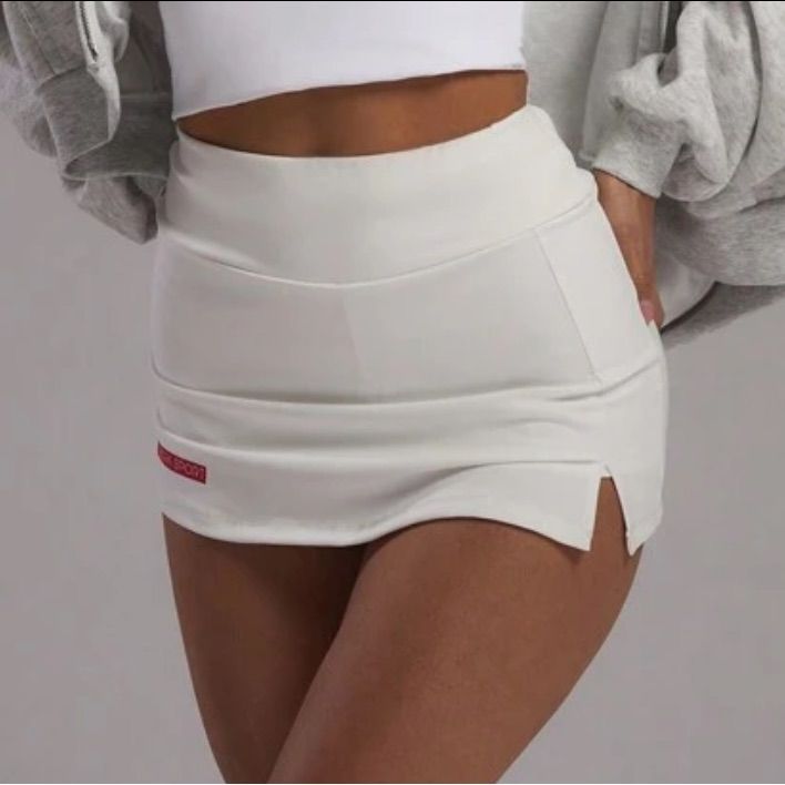 Size M With Built-In Shorts Nwt White Short Length Sportswear Bottoms, White Short Sportswear Bottoms, White Short Length Sports Bottoms, Trendy White Fitted Skort, Casual High Waist Workout Skort, White Sports Bottoms Short Length, Casual High Waist Skort For Workout, White Sportswear Bottoms, White Fitted Workout Shorts