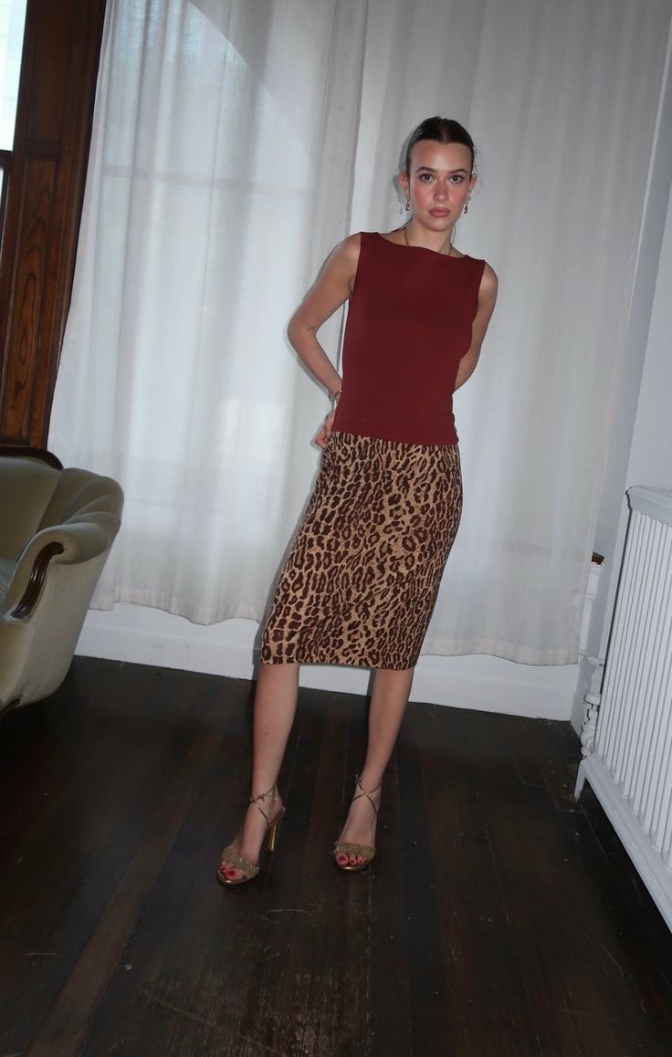 Details: Vintage Dolce & Gabbana leopard print skirt, a chic statement piece to add to your closet. Size S (fits xs-m) Label: Vintage size 6 Excellent condition All sales are final. No returns. Fitted Elegant Leopard Print Bottoms, Elegant Fitted Leopard Print Bottoms, Leopard Print Relaxed Midi Skirt, Chic Leopard Print Skirt For Fall, Leopard Print Relaxed Fit Midi Skirt, Fall Leopard Print Midi Skirt, Chic Leopard Print Midi Skirt, Chic Lined Leopard Print Skirt, Chic Leopard Print Lined Skirt