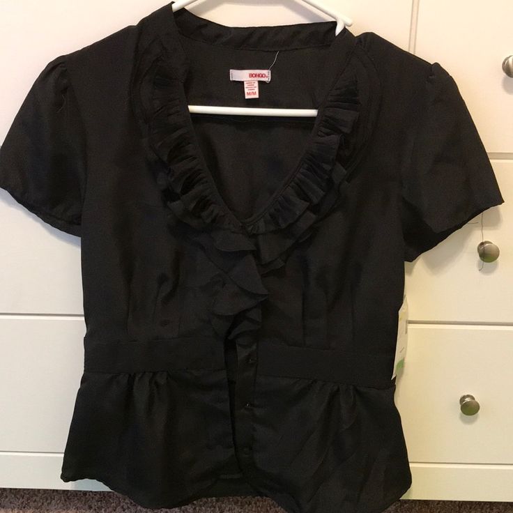 Nwt Bongo Black Dressy Button Up Top. Super Cute! Size Medium. Short Sleeve Blouse With Buttons For Night Out, Spring Date Night Blouse With Buttons, Spring Blouse With Buttons For Date Night, Fitted Blouse With Buttons For Date Night, Button Up Top, Button Down Shirts, Button Down Shirt, Button Up, Super Cute