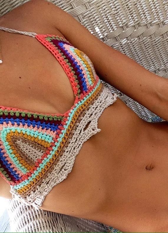 Top Crop Tejido En Crochet, Crochet Tops Free Patterns, Rainbow Crochet, Crochet Etsy, Crochet Crop, Boracay, Cooler Look, Festival Tops, Crochet Top Pattern