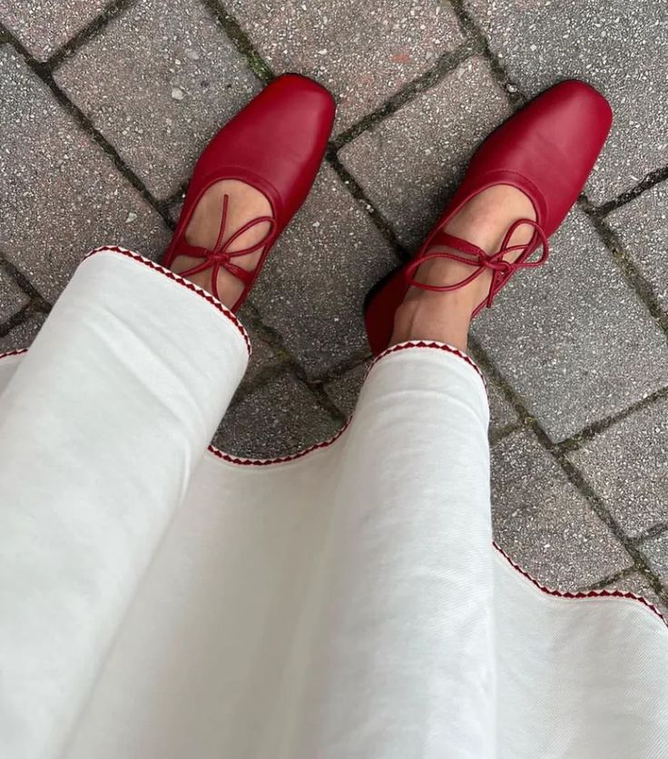 Lola Mary Jane - Cherry – Yuni Buffa Red Ballerinas, Mary Jane Ballet Flats, Quoi Porter, Va Va Voom, Ballerina Shoes, Mary Jane Flats, Alexa Chung, Ballerina Flats, Dream Shoes