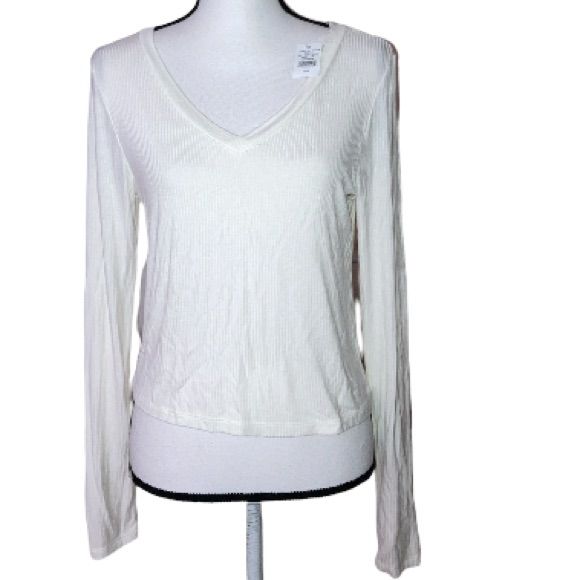 Brand New With Original Tags Sz L It’s On A Thinner Side Some Might Like To Wear Tank Top Under Drapy Cooling Fabric Super Soft Armpit To Armpit Laying Flat 17.5”( Will Stretch Some) 20” Long *24 Ribbed V-neck Top For Spring, White V-neck Knit Top For Spring, White V-neck Top For Fall, Casual V-neck Top For Spring Layering, White V-neck Sweater For Spring, Spring V-neck Ribbed Knit Top, Spring V-neck Knit Top, Spring Ribbed V-neck Knit Top, Spring V-neck Knit Top For Layering