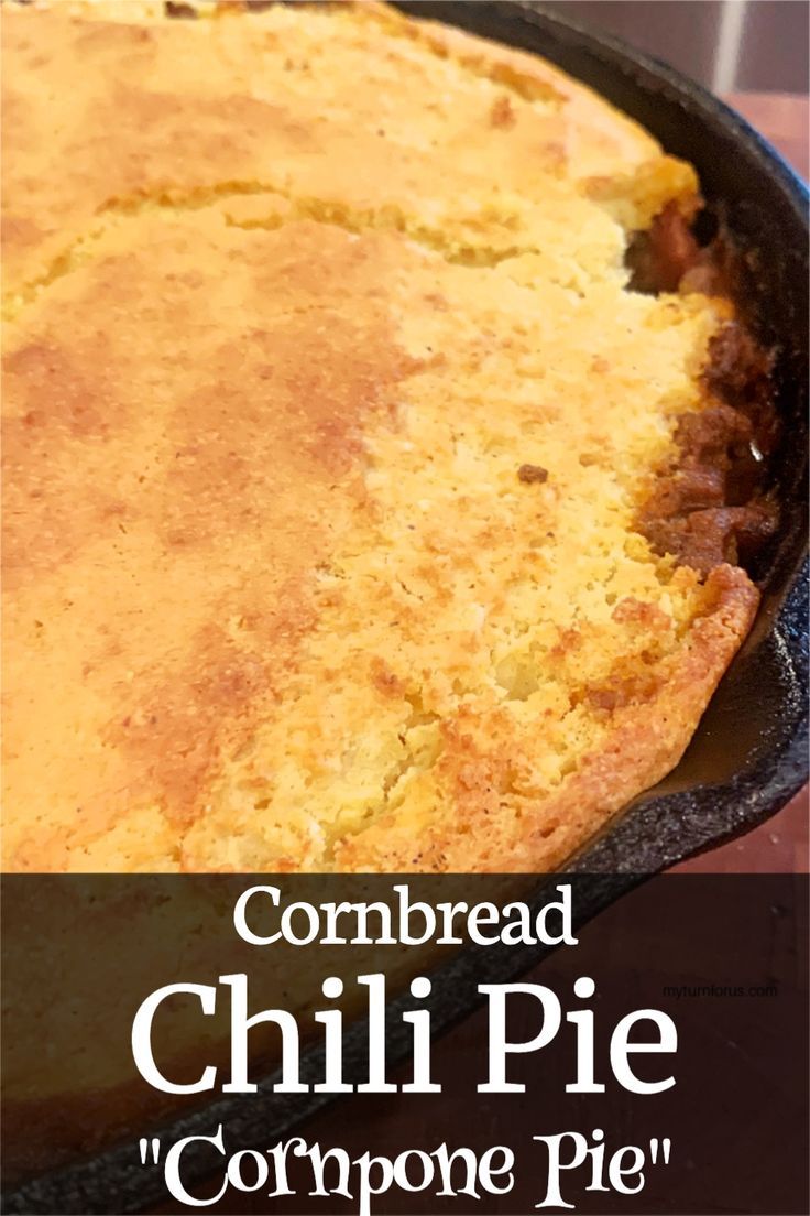 cornbread chili pie in a cast iron skillet with text overlay reading cornbread chili pie componee pie