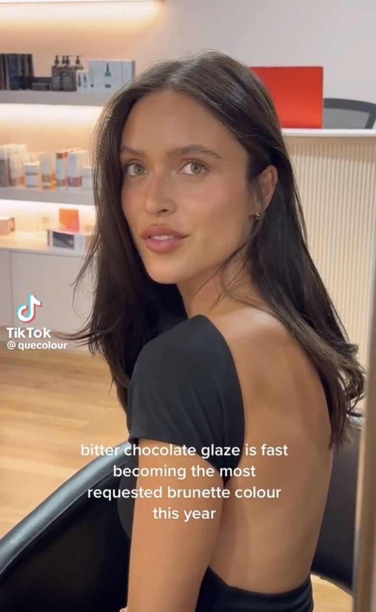 Dark Brown Hair For Tan Skin, Dark Brunette Hair Cool Tones, Dark Brown Hair Neutral Skin, Parisian Brunette Hair, Brown Hair Glaze Before And After, Brown Rich Hair Color, Emrata Hair Color, Chocolate Brown Hair Glaze, Chocolate Hair Glaze