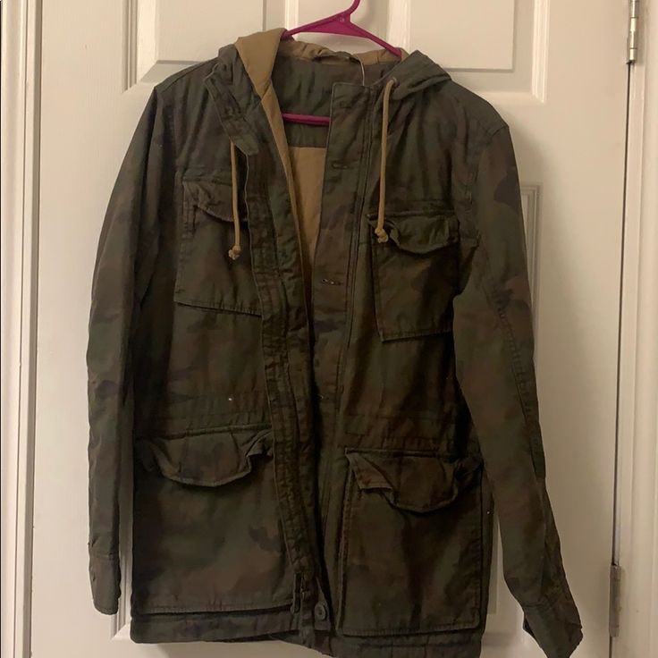 Thick Winter American Eagle Coat - Never Worn Winter Jackets Aesthetic, Funky Trinkets, Cutesy Style, Camo Jacket Outfit, Zombie Apocalypse Outfit, Kimono Swim Cover Up, Grunge Jacket, Downtown Core, Thick Jacket