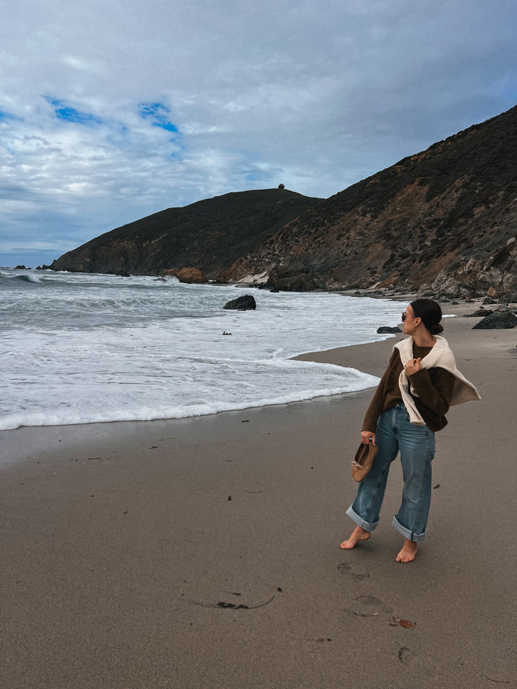 Big Sur Outfit, Fall Packing List, Packing Capsule Wardrobe, Mom Outfits Spring, Fall Packing, Natalie Borton, Packing Wardrobe, Black Cashmere Sweater, Freda Salvador