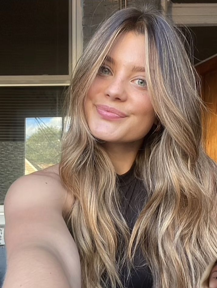 Bronde Haircolor 90s, Lives In Bronde Balayage, Bronde Balayage With Money Piece On Dark Hair, Summer Brunette Hair Balayage Sun Kissed, Balayage Partial, Blonde And Brown Hair Color Aesthetic, Bronde Haircolor Hailey Beiber, Teddy Bronde, Bronde Balayage 2024