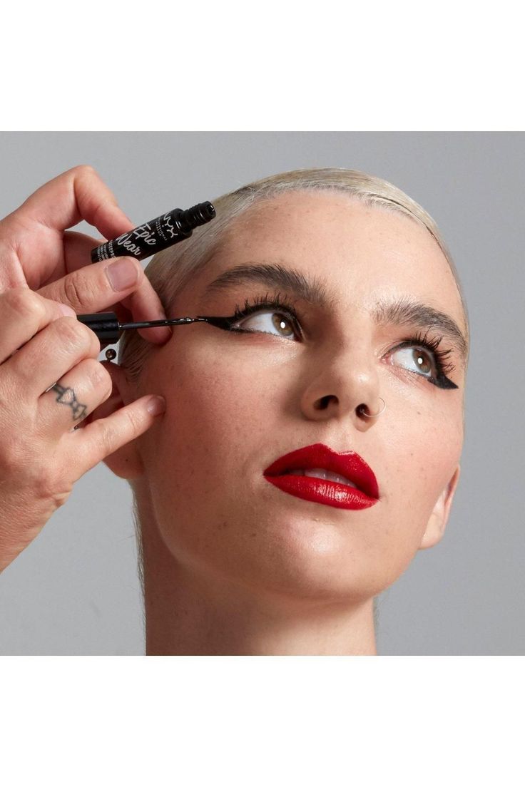 Looking for next-level intensity? Our new super long-wearing liquid liner is waterproof, smudge-proof and dries down to a striking matte finish. Featuring a fine, flexible brush-tip applicator for killer precision, the Epic Wear Eye and Body Liner allows for easy application of countless artistic looks, whether you require a simple cat eye flick to last all day or plan to create epic body paint designs or a dramatic graphic eye this liner won't crack or fade to keep up with the rest of your look! Choose from eight high-impact colours, including best-selling black, our brown, white and plus our new on-trend hues of sapphire, lilac, and our cult shade-Stone Fox. Matte Eyeliner, Subtle Cat Eye, Graphic Eyes, Eyeliner Waterproof, White Liners, Affordable Makeup, Eyeliner Looks, Liquid Liner, Cat Eyes