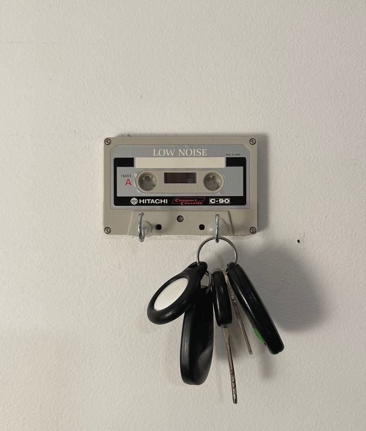 Handmade key holder #diy Cassette Room Decor, Cassette Tape Diy, Diy Key Hanger, Key Wall Holder, Key Holder Ideas, Cassette Holder, Cassette Tape Crafts, Cassette Art, Diy Key Holder