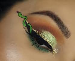 Snake Eye Makeup Look, Snake Eyes Makeup, Eras Tour Makeup Reputation, Reputation Makeup Ideas, Snake Eyeliner, Snake Eye Makeup, Snake Makeup Look, Eras Makeup, Slytherin Makeup