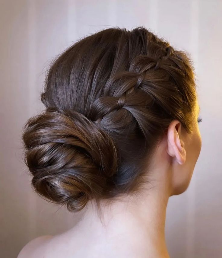 Sanggul Cepol, Abi Ball, Formal Hairstyles For Long Hair, Braided Bun Hairstyles, Bun Hairstyle, Low Bun, Hair Up Styles, Braided Bun, Desi Wedding