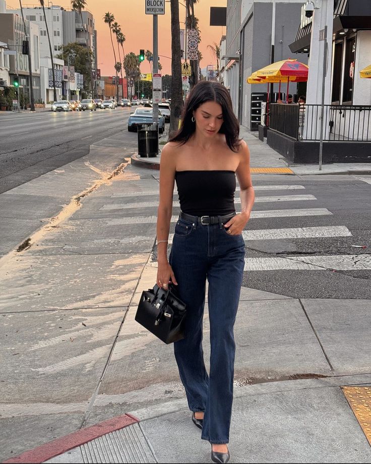 Hot Chic Outfits, Chic Basic Outfits, Outfit Jeans Azul, Basic Chic Outfit, Summer Outfits Basic, Night Out Jeans Outfit, Summer Night Outfit Going Out, Summer Work Attire, Night Out Outfit Summer