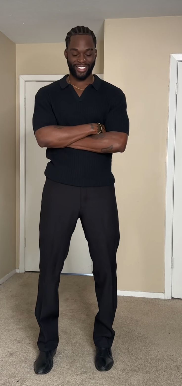 All Black Graduation Outfit Men, Black Mens Business Casual Outfits, Semi Formal All Black Outfit Men, Man Interview Outfit, Business Dinner Outfit Men, Business Casual Men Interview, Classy Black Man Aesthetic, Award Ceremony Outfit Men, Graduation Male Outfit