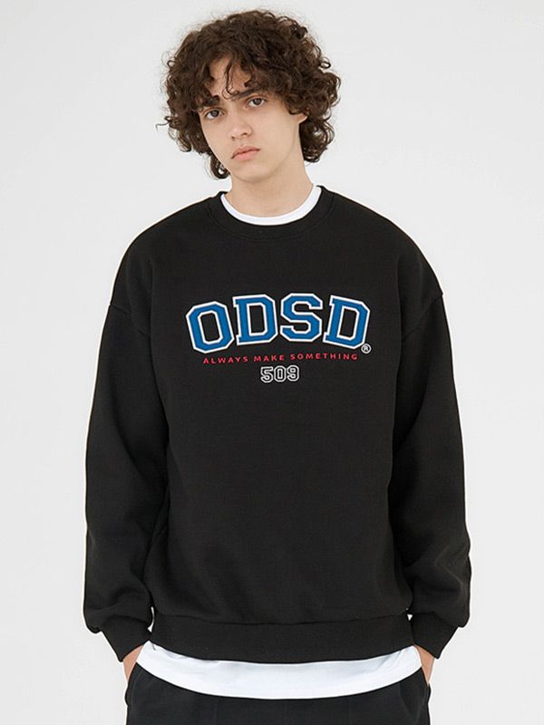 Editor's Notes ODD STUDIO's basic sweatshirt with embroidered logo can be a fashionable item for various trendy casual stylings.- Simple and basic style- Embroidered ODSD logo- Stylish loose-fit- Durable fleeced fabric- Lightweight- Unisex daily point itemMeasurements(in.)1 (M) / 2 (L)- Shoulder : 24.41 in. / 25.2 in.- Chest : 23.62 in. / 24.8 in.- Total length : 26.77 in. / 27.95 in.- Sleeve : 21.26 in. / 22.05 in.Composition & Care- Cotton 100%- Hand wash recommended- Wash with cold w Oversized Black Sweatshirt With Embroidered Logo, Black Sweatshirt With Embroidered Logo Relaxed Fit, Black Sweatshirt With Embroidered Graphics In Casual Style, Black Casual Sweatshirt With Letter Embroidery, Casual Black Sweatshirt With Embroidered Graphics, Black Crew Neck Sweatshirt For Campus, Black Casual Sweatshirt For Campus, Casual Black Campus Sweatshirt, Casual Sweatshirt With Embroidered Logo For Streetwear