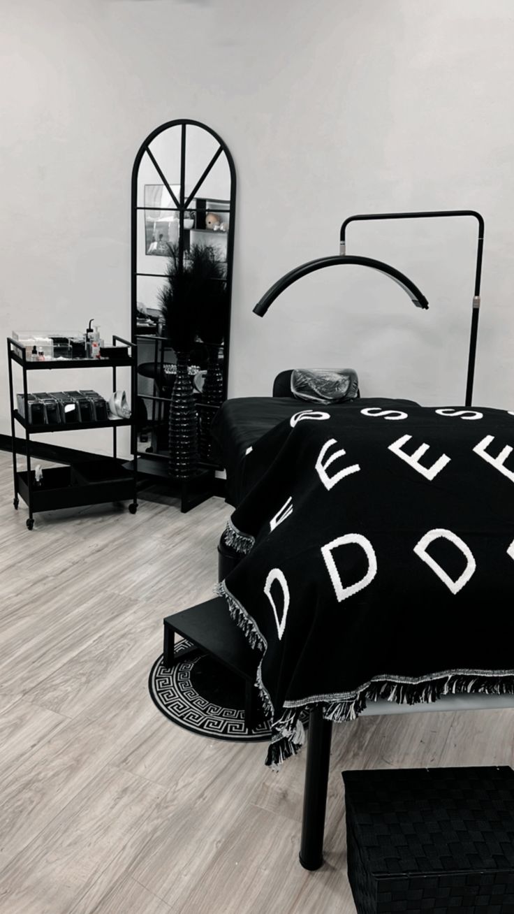 black aesthetic lash room Black And White Lash Room Ideas, Black Beauty Room Decor, Lash Room Set Up At Home, Lash Studio Decor Black, Black Aesthetic Lash Room, Black And White Beauty Room, Lash Salon Aesthetic, Goth Esthetician Room, Black Lash Room Aesthetic