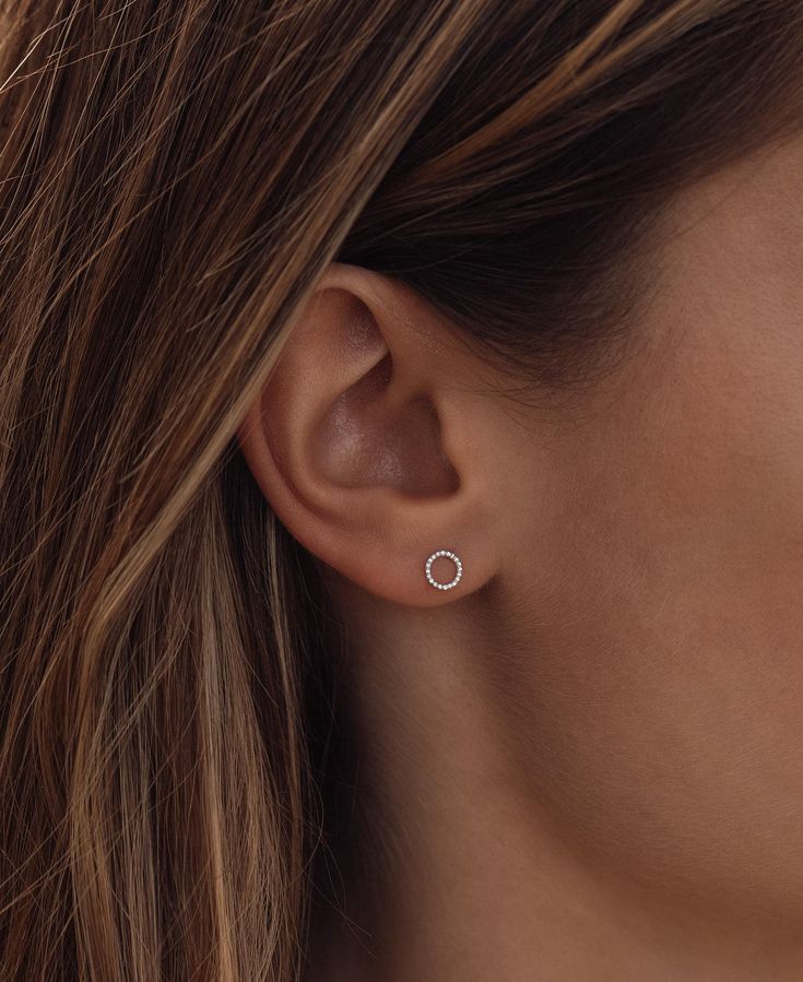 CIRCLES ARE FOREVER - a special accessory for everyone who is looking for subtle elegance with a modern touch. The sparkling diamond circles make the delicate stud earrings made of 14K rose gold a trendy piece of jewelry that perfectly rounds off any look. Minimalist Brilliant Cut Diamond Earrings, Minimalist Round Diamond Earrings For Everyday, Dainty Rose Gold Round Diamond Earrings, Minimalist White Gold Diamond Earrings, Minimalist Everyday Diamond Earrings, Everyday Minimalist Round Diamond Earrings, Minimalist Rose Gold Hypoallergenic Diamond Earrings, Minimalist Hypoallergenic Rose Gold Diamond Earrings, Minimalist Hypoallergenic Round Diamond Earrings