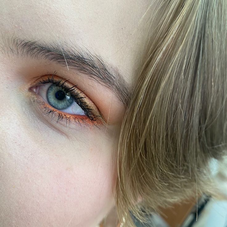 Orange Eyeliner Blue Eyes, Blue And Copper Eye Makeup, Copper Eyeshadow Blue Eyes, Orange Waterline Makeup, Orange Eyeshadow Blue Eyes, Subtle Orange Eye Makeup, Colored Eyeliner For Blue Eyes, Orange Eyeliner Makeup, Orange Eyeliner Looks