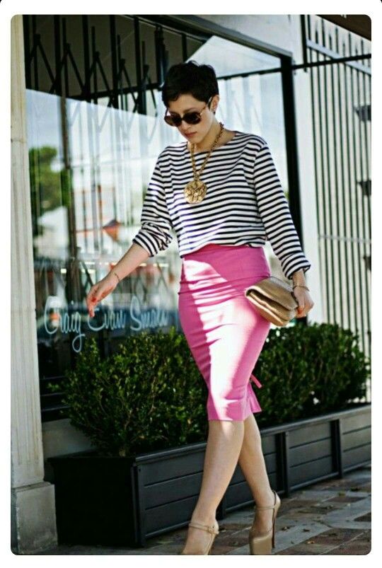 Hot pink!! Hot Pink Pencil Skirt, Pink Pencil Skirt, Pencil Skirt Outfits, Mode Casual, Outfit Trends, Pink Skirt, Mode Inspiration, Work Attire, Work Fashion