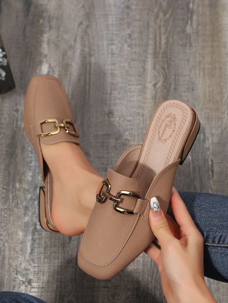 Classy Shoes Flats, Pretty Sandals, Fashion Shoes Heels, Shoes Heels Classy, Shoes Outfit Fashion, Classy Shoes, Bridal Shoes Flats, Patent Leather Loafers, Buckle Ankle Boots