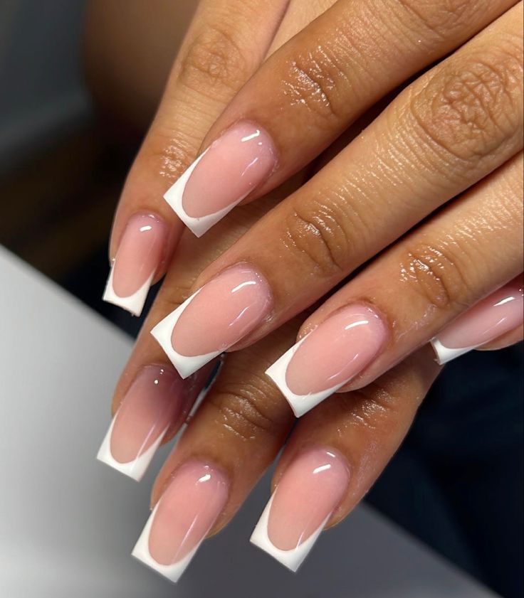 White Tips Nails Acrylic, White Tipped Acrylic Nails, Plain Nails French Tip, French Outline Nails Square, White French Tip Styles, Short Acrylic Nails French Tip White, White French Tips Designs, Natural Acrylic Nails French Tips, French Tip Acrylics Square