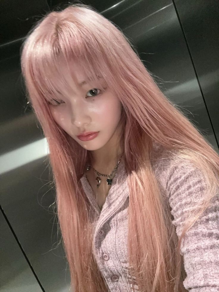 #illit #iroha #weversedm sep1024 Illit Iroha, Pretty Pink Princess, Solo Pics, Pre Debut, Hair Dye Colors, Lucky Girl, Cutie Patootie, Cute Pink, Pink Hair