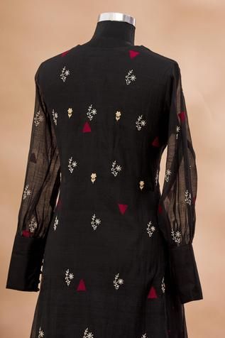 Shop for Prama by Pratima Pandey Black Emboridered Kurta for Women Online at Aza Fashions Traditional Straight Kurta Top With Embroidery, Fitted Straight Kurta With Floral Embroidery, Fitted Floral Embroidered Straight Kurta, Fitted Floral Embroidery Straight Kurta Top, Festive Black Embroidered Top With Floral Details, Festive Black Tops With Intricate Embroidery, Festive Black Embroidered Floral Top, Festive Black Floral Embroidered Top, Designer Black Embroidered Tops