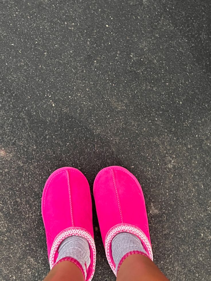 Hot Pink Tasman Uggs, Pink Tasman Uggs, Hot Pink Uggs, Ugg Tasmans, Pink Ugg Slippers, Candy Gifts Diy, Cute Uggs, Pretty Sneakers, Shoes For School