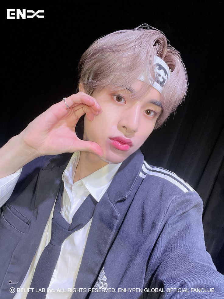 ENHYPEN 'MANIFESTO : DAY 1' Selfies (3) 📸 Enhypen Official, Boyfriend Photos, Pop Bands, Silver Hair, Cutie Patootie, Boyfriend Pictures, Boyfriend Material, Photo Cards, Selfies